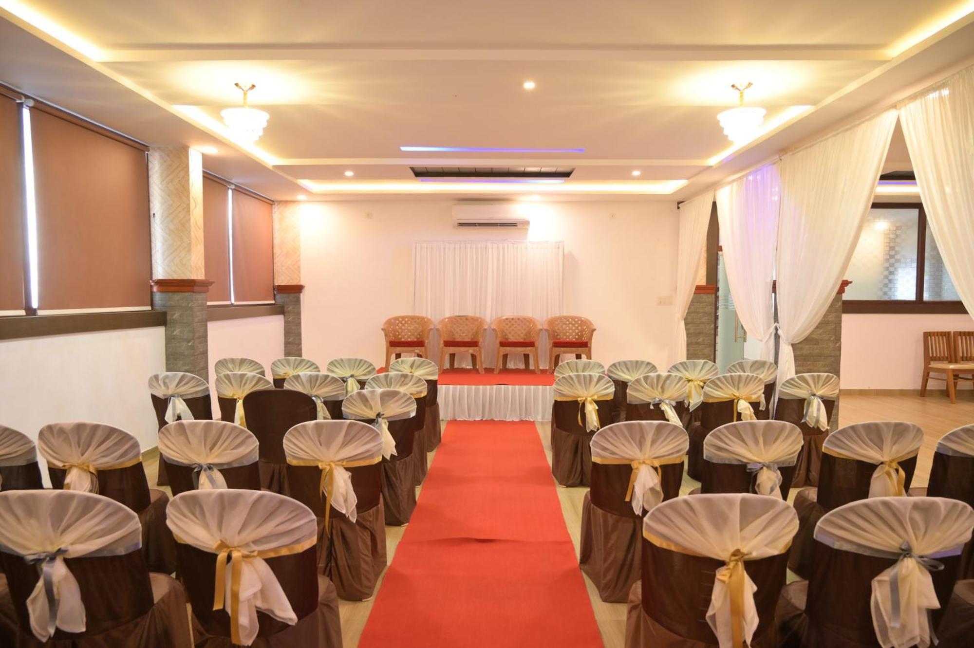 Opm Inn Payyannur ภายนอก รูปภาพ